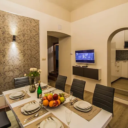 Apartament 4bdr Historical Spirit By Ruterra